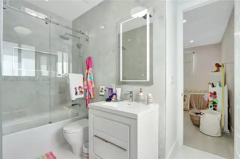 Bath - 6543 SW 162 Path, Miami, FL 33193 photo 7 of 7