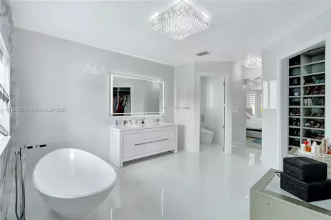 Bath - 6543 SW 162 Path, Miami, FL 33193 photo 3 of 7