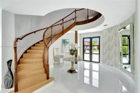 Entry Way - 6543 SW 162 Path, Miami, FL 33193 photo 2 of 5