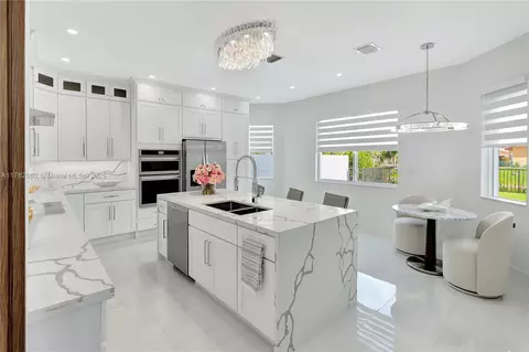 Kitchen - 6543 SW 162 Path, Miami, FL 33193 photo 4 of 5
