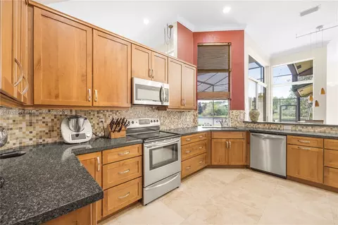 Kitchen - 2943 Oakbrook Dr, Weston, FL 33332 photo 2 of 2