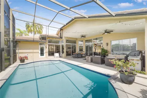 Exterior - 2943 Oakbrook Dr, Weston, FL 33332 photo 3 of 4