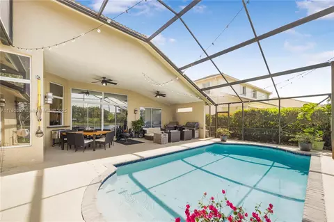 Exterior - 2943 Oakbrook Dr, Weston, FL 33332 photo 2 of 4
