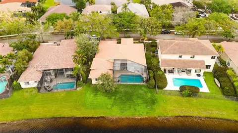 View/Area - 2943 Oakbrook Dr, Weston, FL 33332 photo 4 of 8