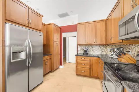 Kitchen - 2943 Oakbrook Dr, Weston, FL 33332 photo 1 of 2