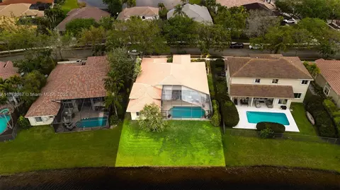 View/Area - 2943 Oakbrook Dr, Weston, FL 33332 photo 5 of 8