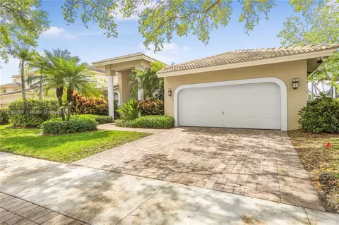 2943 Oakbrook Dr, Weston, FL 33332