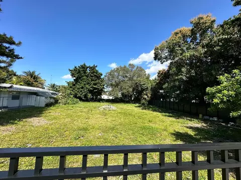 737 NW 107 St, North Miami, FL 33138