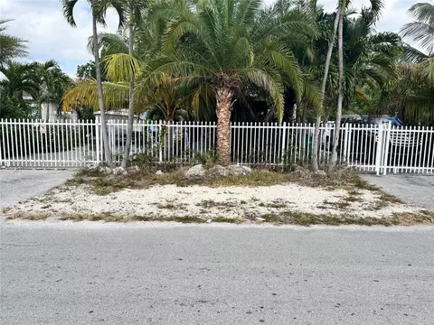 3121 NW 94th St, Miami, FL 33147