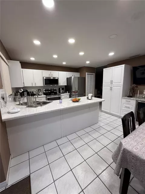 Undisclosed, Hialeah, FL 33018 photo 11