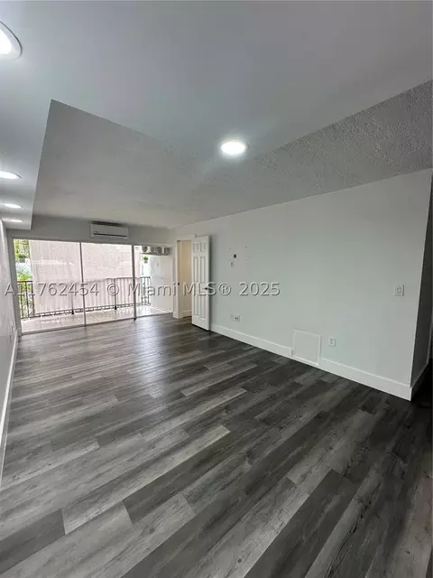100 NW 87th Ave #E217, Miami, FL 33172