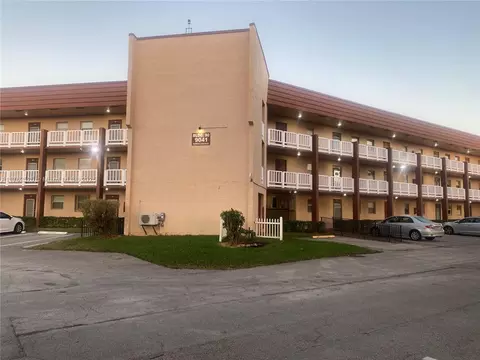 9041 Sunrise Lakes Blvd #213, Sunrise, FL 33322