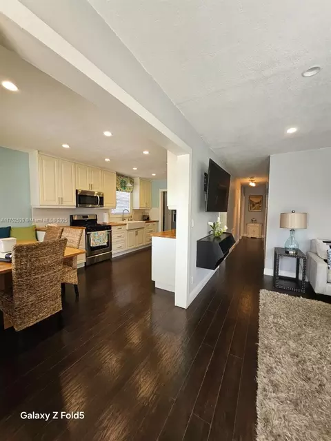 Entry Way - 653 E 43rd St, Hialeah, FL 33013 photo 2 of 3