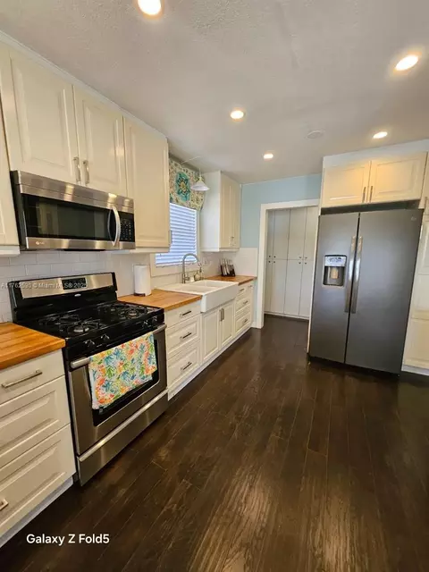 Kitchen - 653 E 43rd St, Hialeah, FL 33013 photo 2 of 5