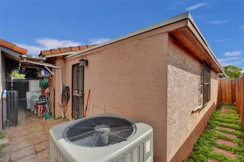 Exterior - 3355 W 68th St Unit #120, Hialeah, FL 33018 photo 1 of 2