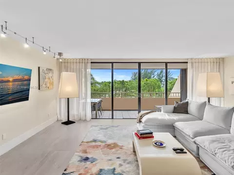 11113 Biscayne Blvd #253, Miami, FL 33181