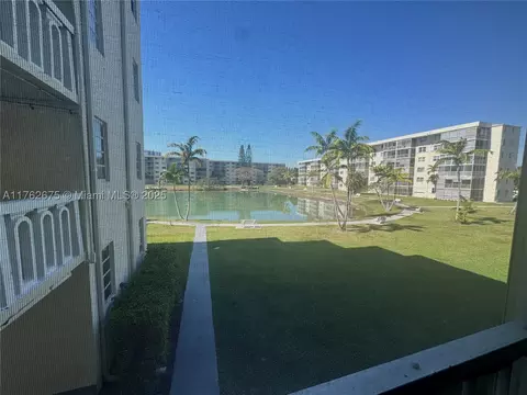 2855 Leonard Dr #H207, Aventura, FL 33160