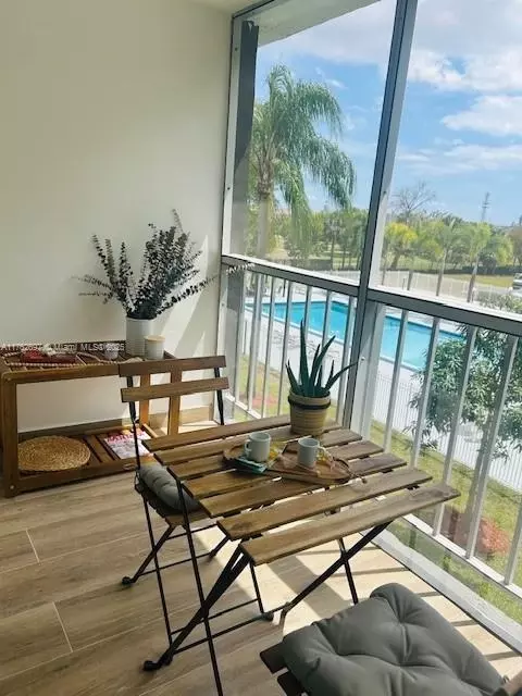 1101 Hillcrest Ct #306, Hollywood, FL 33021