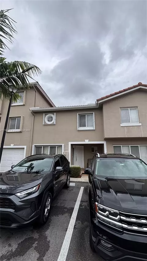 133 Riviera Cir #133, Weston, FL 33326