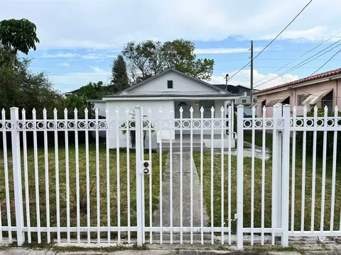 1220 NW 68th St, Miami, FL 33147