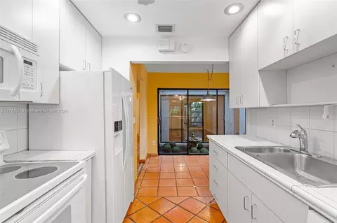 Kitchen - 8564 SW 114th Ct #8564, Miami, FL 33173 photo 5 of 5
