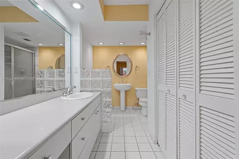 Bath - 8564 SW 114th Ct #8564, Miami, FL 33173 photo 1 of 4