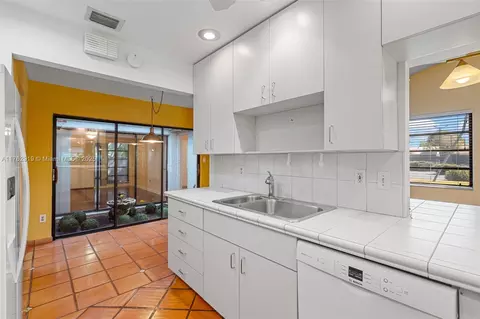 Kitchen - 8564 SW 114th Ct #8564, Miami, FL 33173 photo 4 of 5