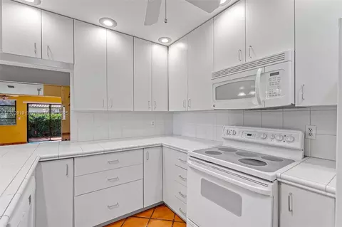 Kitchen - 8564 SW 114th Ct #8564, Miami, FL 33173 photo 3 of 5