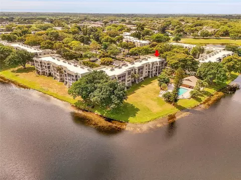 9440 Poinciana Pl #416, Davie, FL 33324