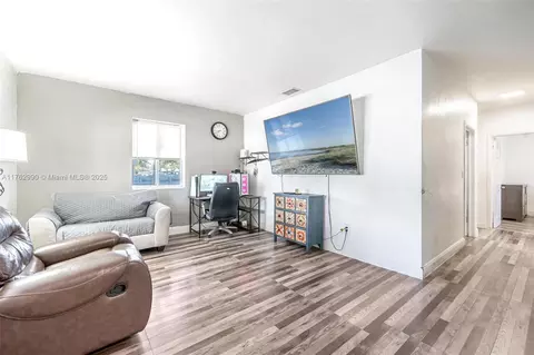 1000 NW 114th St, Miami, FL 33168