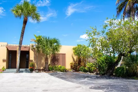 16013 Kingsmoor Way, Miami Lakes, FL 33014