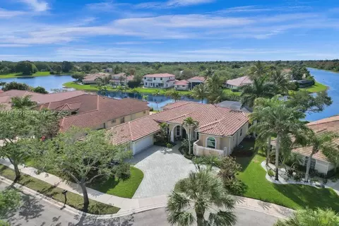 2715 Edgewater Ct, Weston, FL 33332