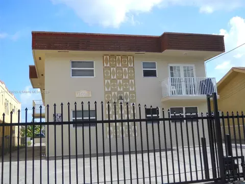 1028 SW 2nd St, Miami, FL 33130