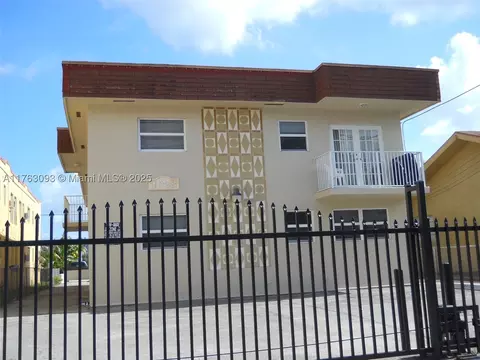 1028 SW 2nd St, Miami, FL 33130