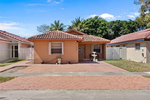 19826 W Lake Dr, Hialeah, FL 33015