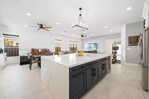 13956 S Cypress Cove Cir, Davie, FL 33325