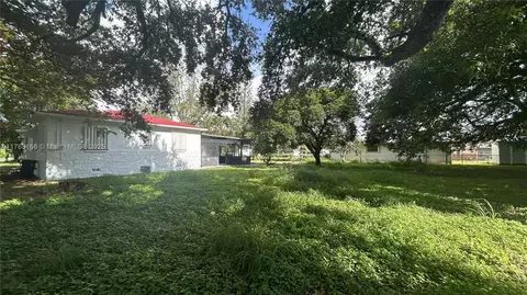 205 Seaman Ave, Opa Locka, FL 33054