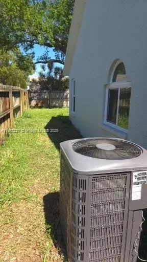 922 Yorktowne Dr, Rockledge, FL 32955 photo 3
