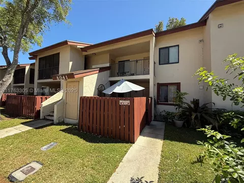 8041 Southgate Blvd #H4, North Lauderdale, FL 33068