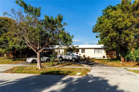 2790 NE 2nd Ave, Pompano Beach, FL 33064