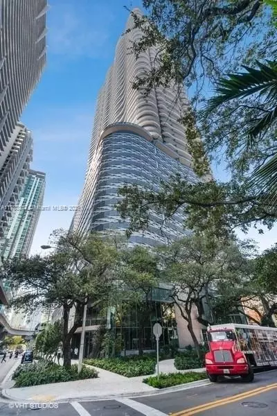 1000 Brickell Plz #4110, Miami, FL 33131