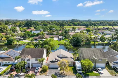 19081 NW 77th Ct, Hialeah, FL 33015 photo 36
