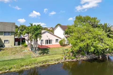 19081 NW 77th Ct, Hialeah, FL 33015 photo 43