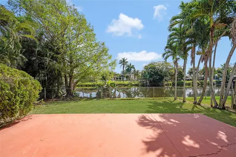19081 NW 77th Ct, Hialeah, FL 33015 photo 32
