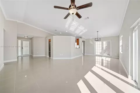 19081 NW 77th Ct, Hialeah, FL 33015 photo 11