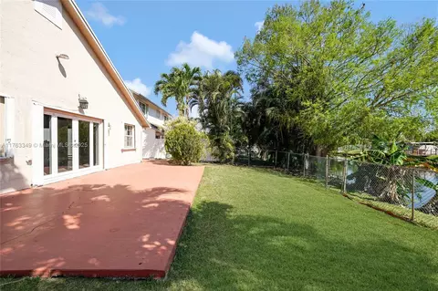 19081 NW 77th Ct, Hialeah, FL 33015 photo 31