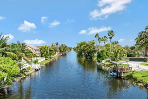 19081 NW 77th Ct, Hialeah, FL 33015 photo 40