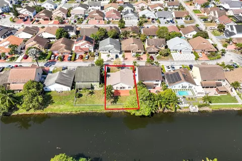 19081 NW 77th Ct, Hialeah, FL 33015 photo 37