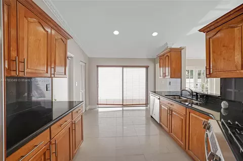 19081 NW 77th Ct, Hialeah, FL 33015 photo 24