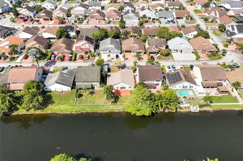 19081 NW 77th Ct, Hialeah, FL 33015 photo 44